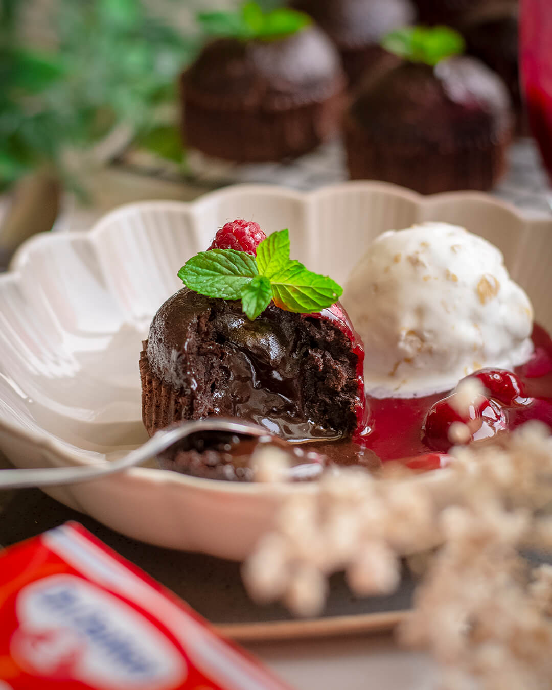 Choco Lava Muffins sa preljevom od malina